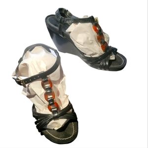 Bandolino size 7 like new  black leather Sandals